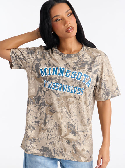Fashion Nova Women's NBA Timberwolves Camo Tee Camouflage