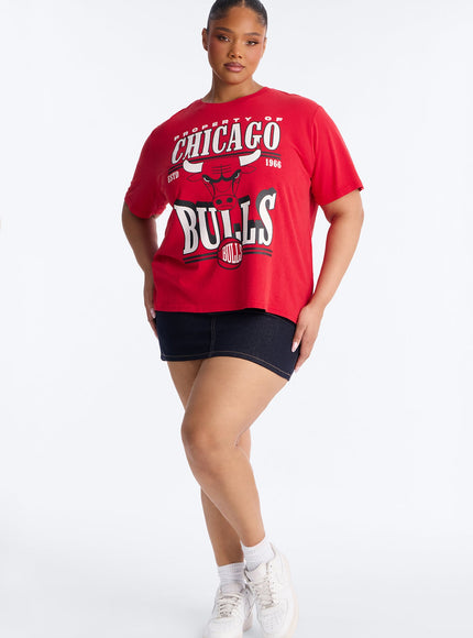 Fashion Nova Women's NBA Chicago Bulls Washed Oversized Tee Red