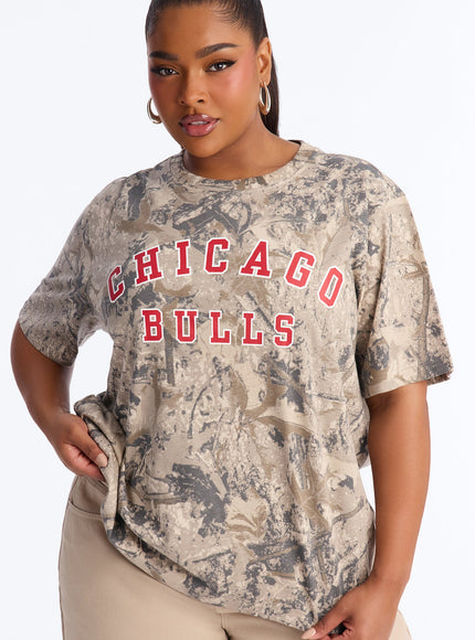Fashion Nova Women's NBA Chicago Bulls Camo Tee Camouflage