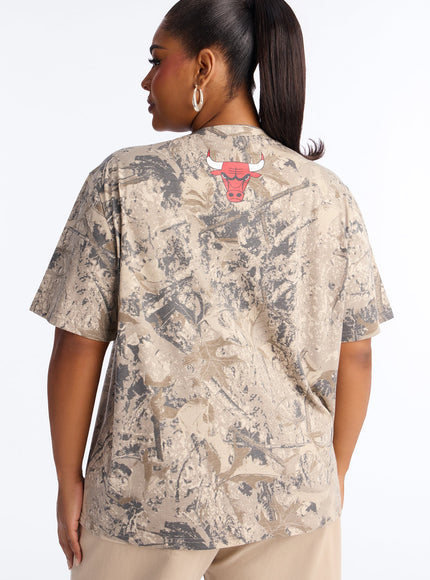 Fashion Nova Women's NBA Chicago Bulls Camo Tee Camouflage