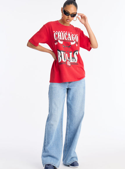 Fashion Nova Women's NBA Chicago Bulls Washed Oversized Tee Red