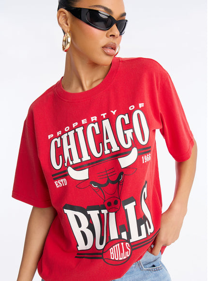 Fashion Nova Women's NBA Chicago Bulls Washed Oversized Tee Red