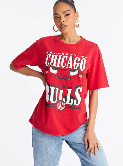 Fashion Nova Women's NBA Chicago Bulls Washed Oversized Tee Red