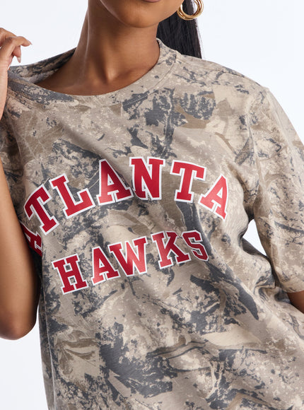 Fashion Nova Women's NBA Atlanta Hawks Camo Tee Camouflage