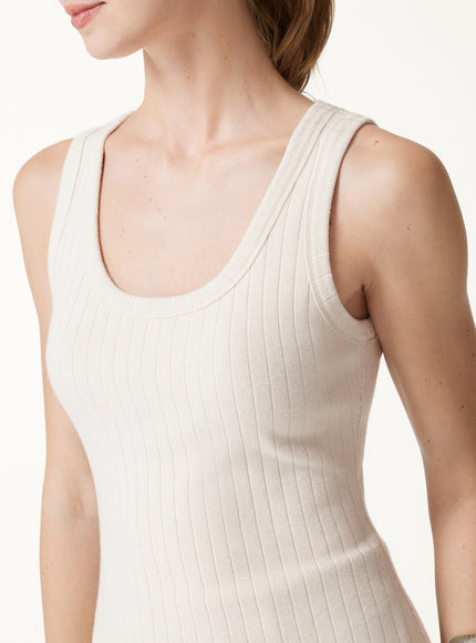 2Pcs Set MaxWarm U-Neck Built-In Bra Top & Crossover Banded Hem Top